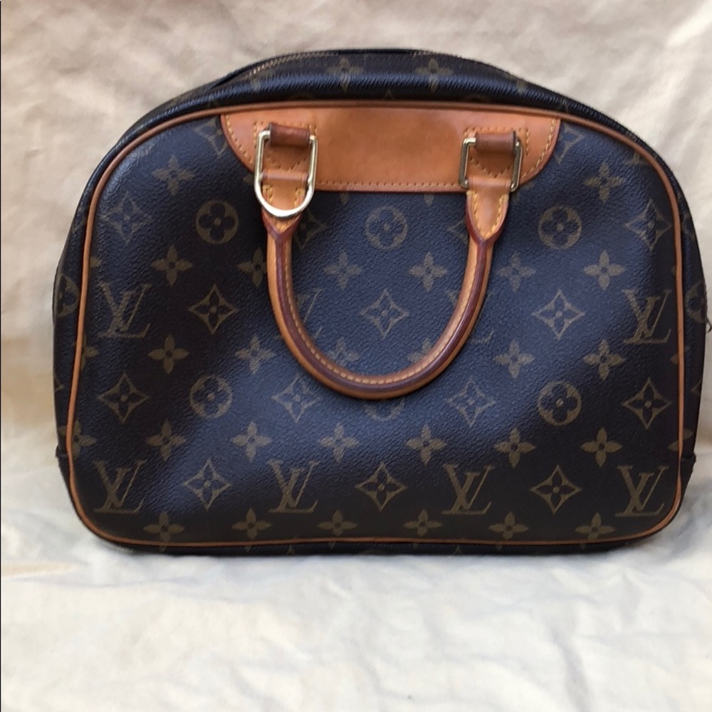 Authentic Louie Vuitton Deauville Monogram Handbag - Picture 3 of 7
